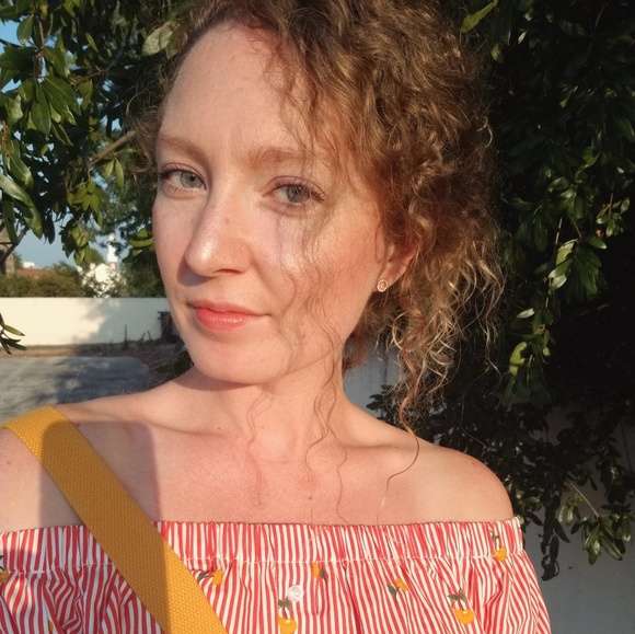 Meet your Posher, Caitlin - Picture 2 of 4